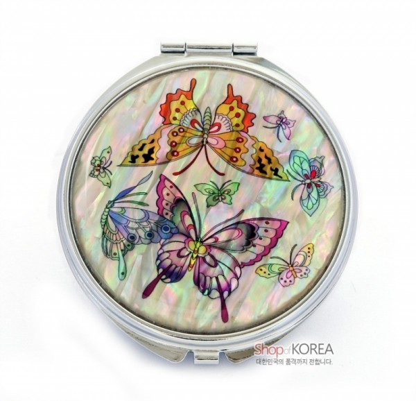 손거울中-색나비 - 자개의 오색빛으로 배경을 만든 제품