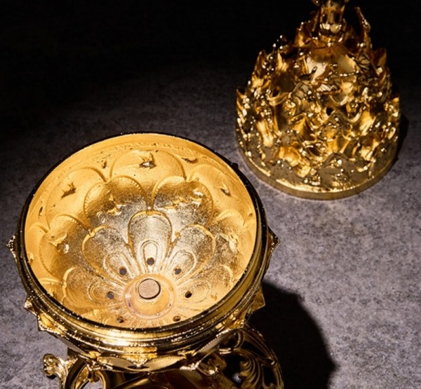 국가무형문화재 주철장의 백제금동대향로1/2 - 국보 제287호 백제 금동대향로 (百濟 金銅大香爐)1/2로 축소한 완벽한 문화재재현품 입니다.