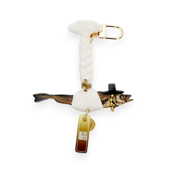 액막이 갓을 쓴 명태 장식품(소) - 전통 길상(吉祥) 상징을 단정한 오브제로 옮긴 실내 장식품