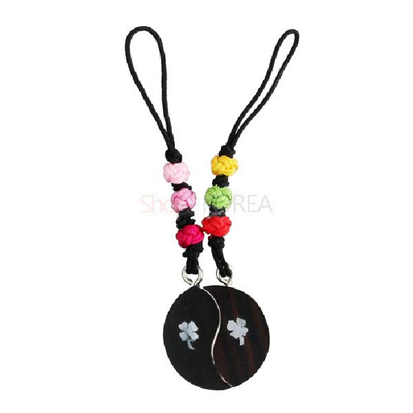 흑단 작은열쇠고리-연꽃쌍 - 전통의 연꽃 무늬를 표현한 제품