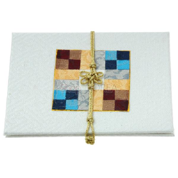 조각보매듭 카드 小[흰색] - 매듭과 고급스러운 비단조각의 조화