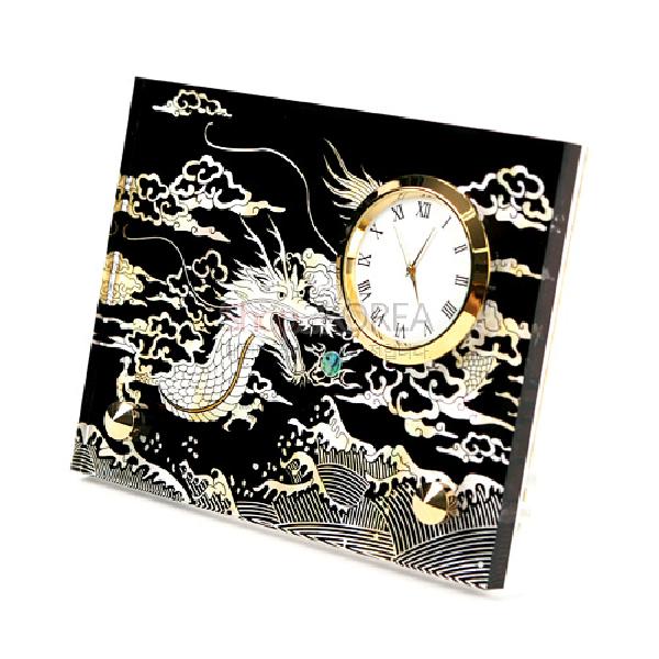 탁상용시계-용 - 전통무늬가 새겨진 탁상용 시계