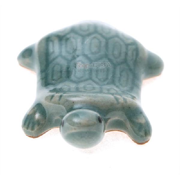 청자수저받침-거북 - 청자로 만든 거북이 모양 수저받침